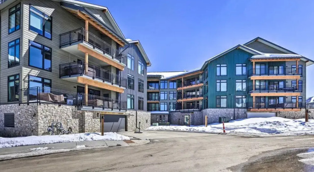 Modern Winter Park Condo w/ Community Hot Tub!, Забронировать Апартаменты/квартира Апартаменты Винтер Парка, рядом с Body Kneads Massage and Pilates, Апартаменты/квартира