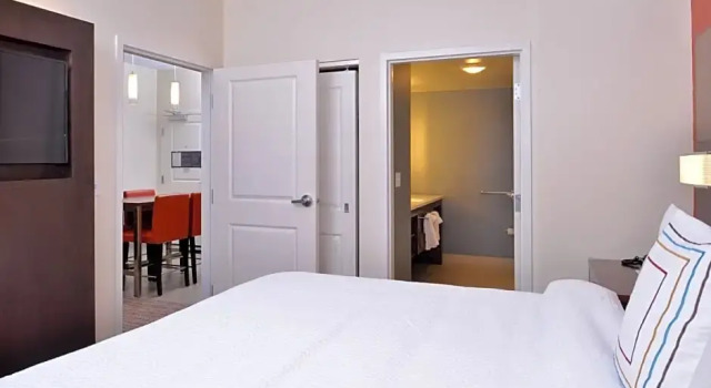 Четырёхместный люкс с 2 комнатами TownePlace Suites by Marriott East Lansing