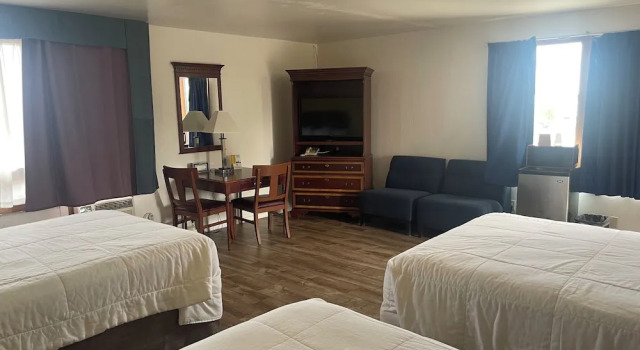 Семейный номер Standard с балконом Motel Oasis