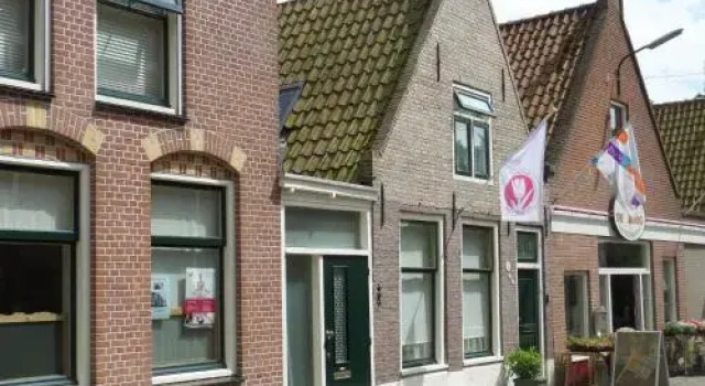 Bij de Buren, Забронировать Отель Энкхейзен West-Friesland