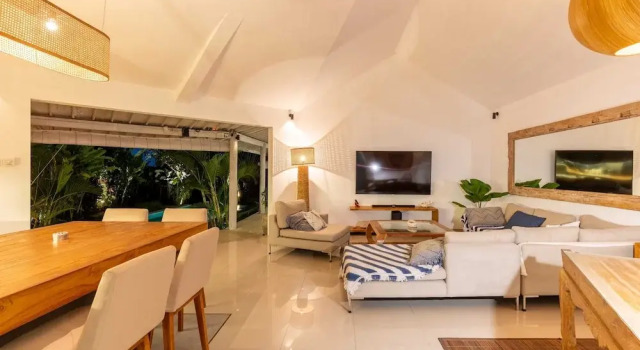 3BR Charming Villa 2 Minutes From Berawa Beach, Rezervovat Vila Chaty v Bali, Chalupa