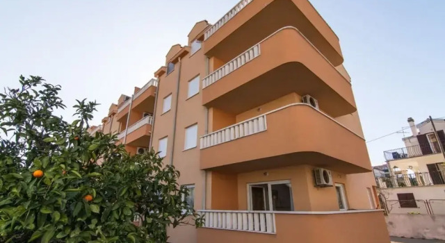 Damir - With Free Parking - A1