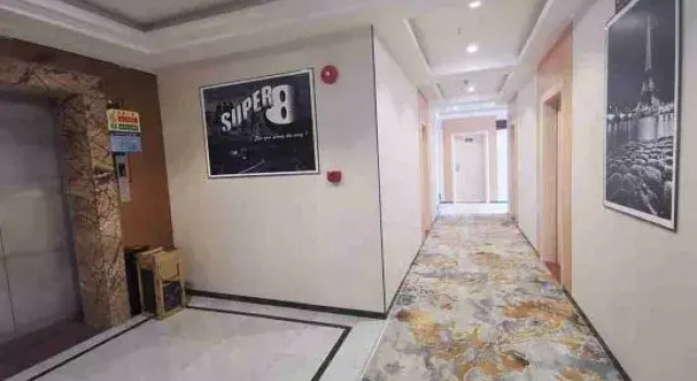 Super 8 Shenzhen Longgang Da Yun, Rezerwuj Hotel Hotele w Shenzhen z parkingiem, Parking