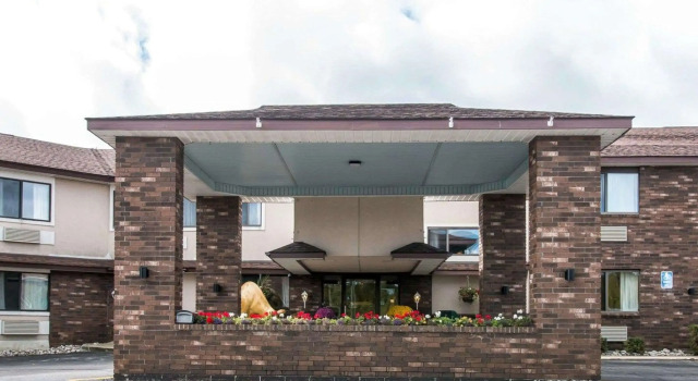 Quality Inn, Prenota Hotel St Ignace Michigan