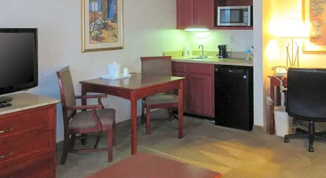 Люкс Quality Inn & Suites Albuquerque Midtown - University Area