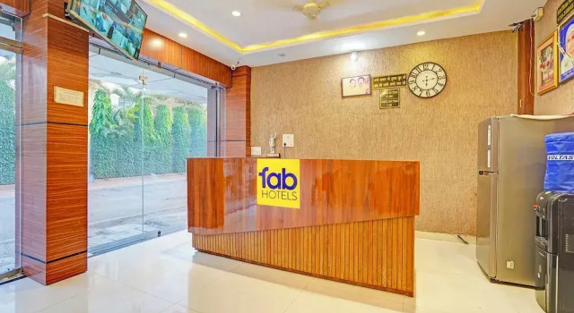 FabHotel Paras Palace - Sant haridas railway station, Забронировать Отель Отели штата Махараштры 3 звезды, 3*