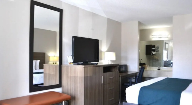 Двухместный номер Standard с балконом Studio 6 Suites Chattanooga TN Lookout Mtn