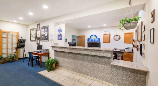 Days Inn Spencer, Book Hotel Hoteller i Spencer med parkering, Parkering