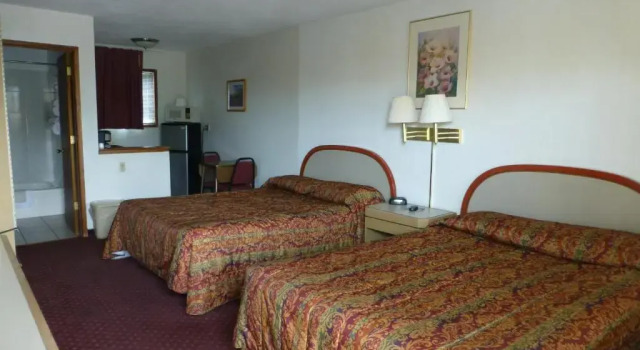 Четырёхместный номер Standard Umatilla Inn & Suites