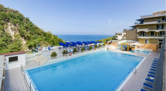 Четырёхместный номер Economy Best Western Hotel La Solara