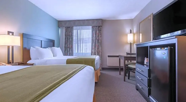 Люкс Quality Inn & Suites 5585 Ambler Drive Mississauga Ontario