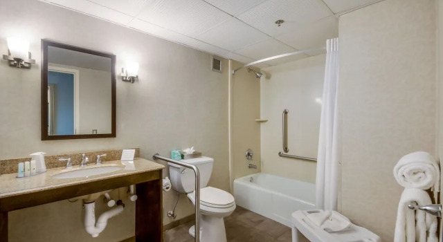 Четырёхместный номер Standard Chester Hotel and Conference Center