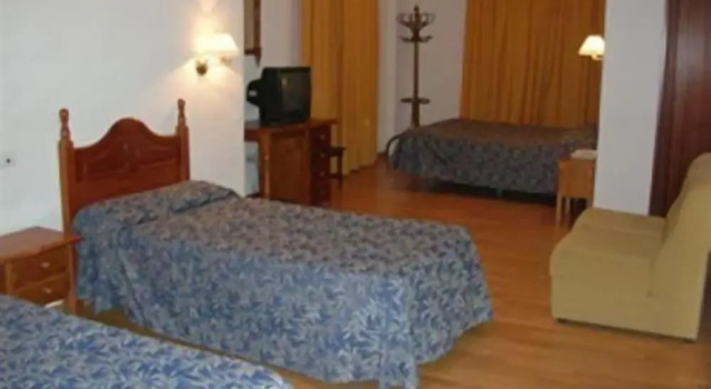 Трёхместный номер Standard с балконом Hotel Andalucia