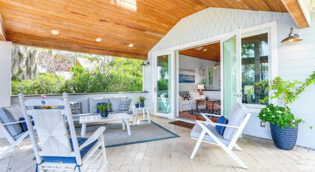Waterfront Stuart Oasis w/ Hot Tub & Dock!, Buchen Sie Ferienhaus Stuart Hutchinson Island