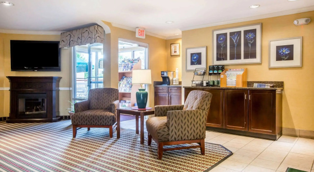 Quality Inn Colchester - Burlington, Buchen Sie Hotel Hotels in New England mit Frühstück, Frühstück