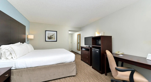 Двухместный номер Standard Holiday Inn Express Hotel & Suites Tampa-Rocky Point Island by IHG
