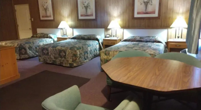 Трёхместный номер Standard South West Motel