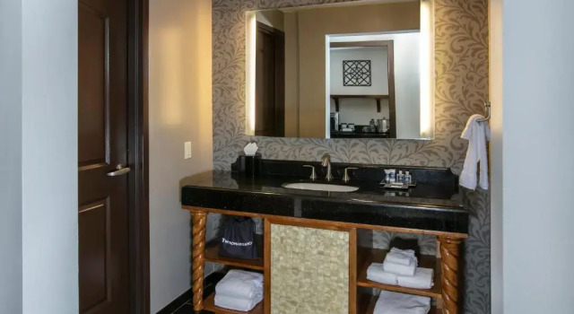 Двухместный номер с балконом и с видом на озеро Wyndham Grand Orlando Resort Bonnet Creek