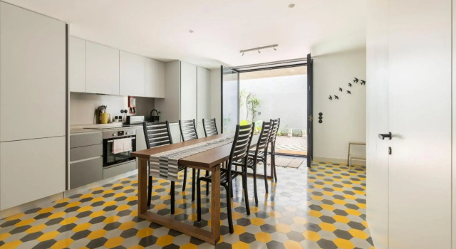 Majestic Apartment W/ Patio by LovelyStay, Забронировать Апартаменты/квартира Апартаменты Лиссабона, рядом с Café A Brasileira, Апартаменты/квартира