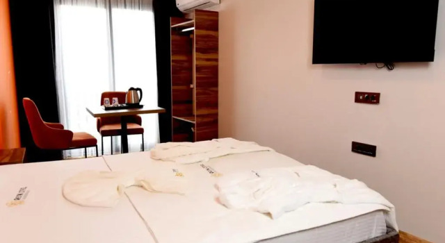 Renk Otel Karşıyaka, Забронировать Отель Отели Каршияка с парковкой, Парковка
