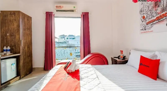 RedDoorz The Sun Hotel near Duong Quang Ham Street