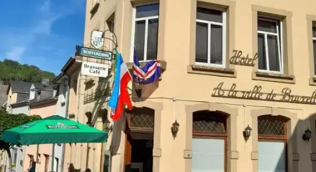 Café Hotel de ville de Bruxelles, Boek Hotel Vianden 