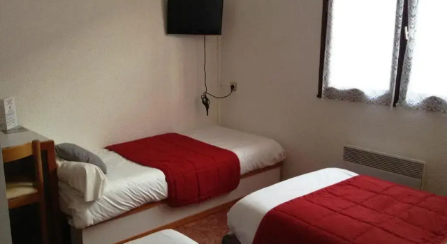Трёхместный номер Standard Logis Hôtels - Hôtel et Restaurant Les Cordeliers