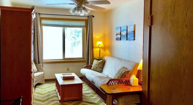 Sun Meadows 1 - 303a Hotel Style Studio Bedroom Condo, Забронировать Отель Кирквуд штат Калифорния, рядом с The Wall