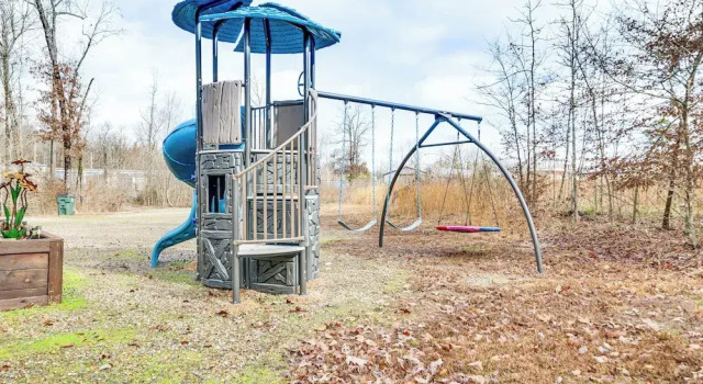 Pet-friendly Home w/ Deck in Broken Bow!, Boek Hotel Broken Bow Oklahoma