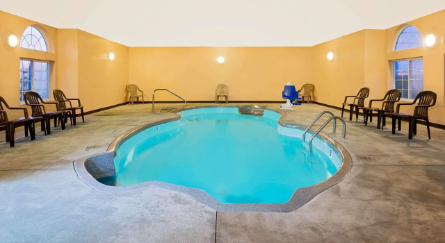 Microtel Inn & Suites by Wyndham Joplin, Забронировать Отель Джоплин Озакр, рядом с Lake Erie Wine Country