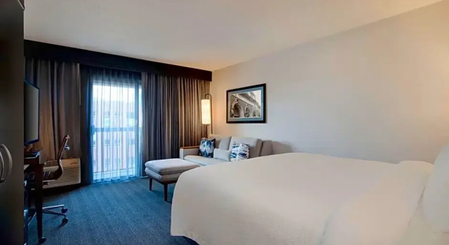 Номер Standard с балконом Courtyard Worcester