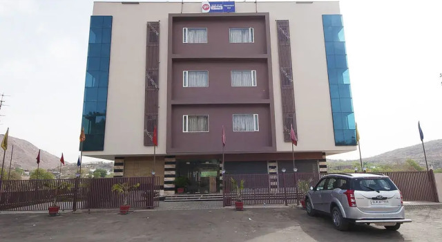 Hotel Presidency Blu Udaipur, Забронировать Отель Отели штата Раджастхана с парковкой, Парковка