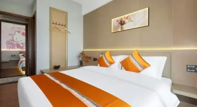 Люкс с 3 комнатами с видом на город Sanya Central Jiayue Bixuan Hotel (Qiangqing Sea Travel Duty-Free Shop)