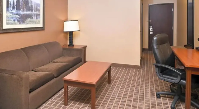 Четырёхместный номер Executive The Evergreen Hotel