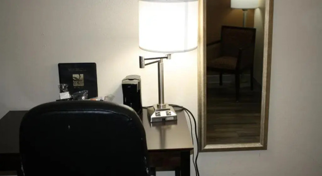 Люкс Superior Quality Inn & Suites Wichita Falls I-44