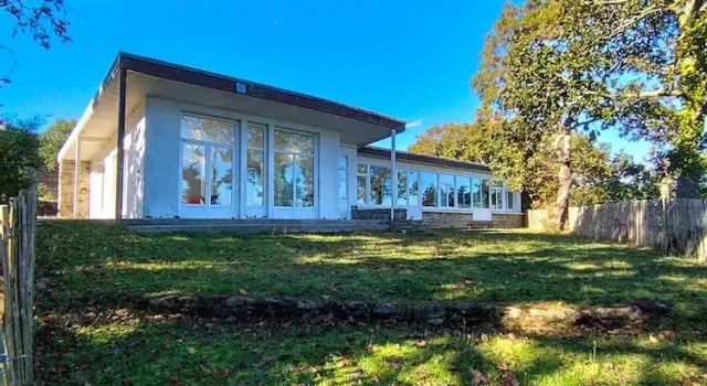 Superb Villa With sea View Near the Beach