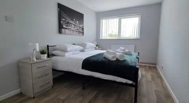 4 Bed Apartment in Warwick, Забронировать Апартаменты/квартира Отели Уорикшир с парковкой, Парковка