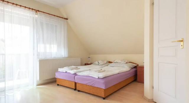 Bötös Villa Haus, Book Villa Hoteller i Western Transdanubia med parkering, Parkering