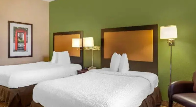 Четырёхместный номер Standard MainStay Suites Chicago Hillside