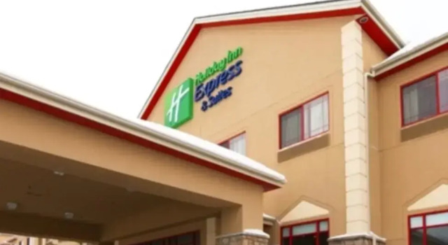 Номер Standard с видом на бассейн Holiday Inn Express & Suites - Olathe North by IHG