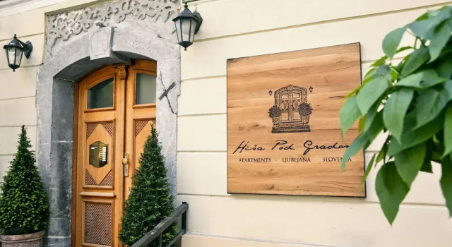 Apartments Hiša Pod Gradom