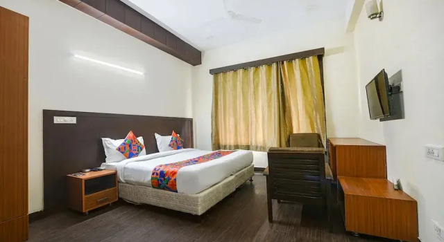 Fabhotel Silver Tree, Забронировать Отель Отели Гургаон 3 звезды, рядом с Motorola Solutions India, 3*