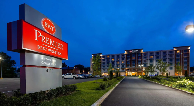 Четырёхместный номер Standard Cottonwood Airport & Expo Hotel Louisville