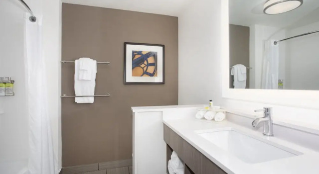 Четырёхместный люкс Holiday Inn Express & Suites Great Bend by IHG