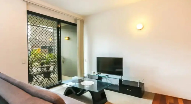 Contemporary 1 Bedroom Teneriffe Apartment with Pool and Gym, Забронировать Апартаменты/квартира Апартаменты Брисбна, рядом с Заповедник Уилсон-Аутлук, Апартаменты/квартира