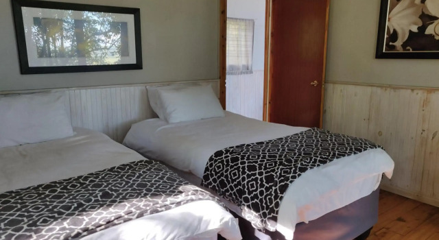 Evergreen Cabin Karkloof, Забронировать Отель Отели Ярроу с парковкой, Парковка