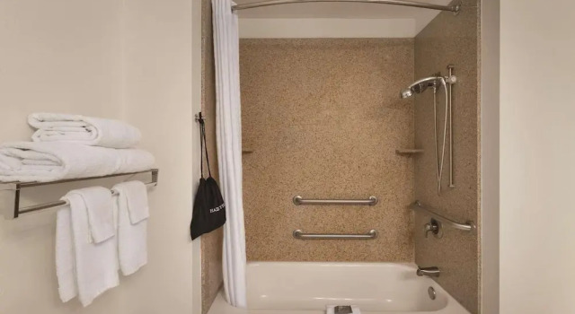 Двухместный номер Standard Garner Hotel Madison - Huntsville Airport by IHG