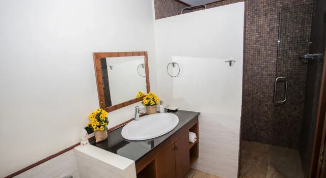 Sirinthara Villa 4 bed pool Nai Harn