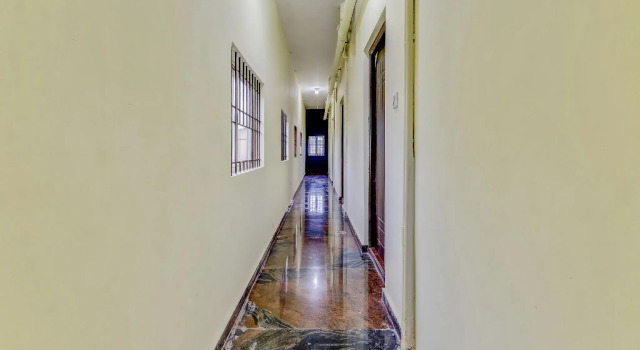 OYO 42776 Royal King, Varaa Hotelli Hotellit Bangalore pysäköinnillä, Pysäköinti
