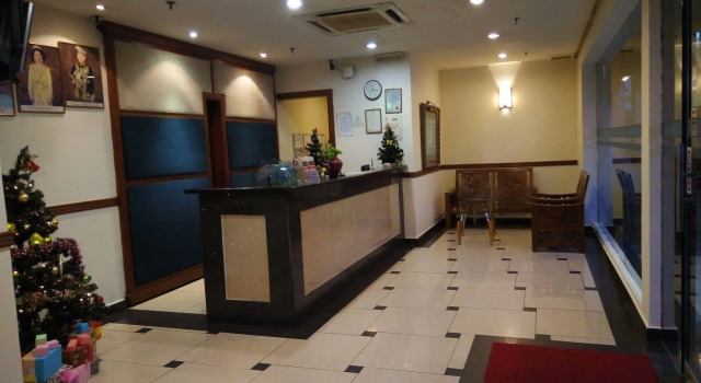 Hotel Sri Sutra - Pusat Perdagangan Seri Kembangan, Забронировать Отель Сери-Кембанган Селангор